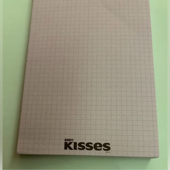 New Hershey's Kisses Pink Pad Hershey's Official Licensed Product Valentine - Picture 3 of 8
